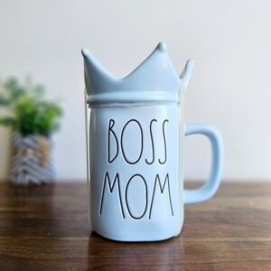 💎 Rae Dunn BOSS MOM Crown Mug Blue – Artisan Collection by Magenta – NWT